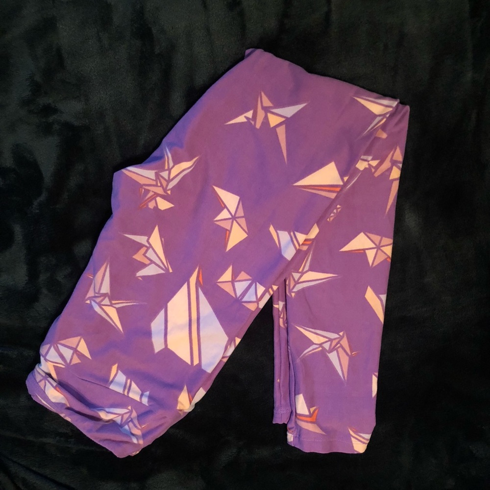 LuLaRoe OS Pale purple paper planes leggings